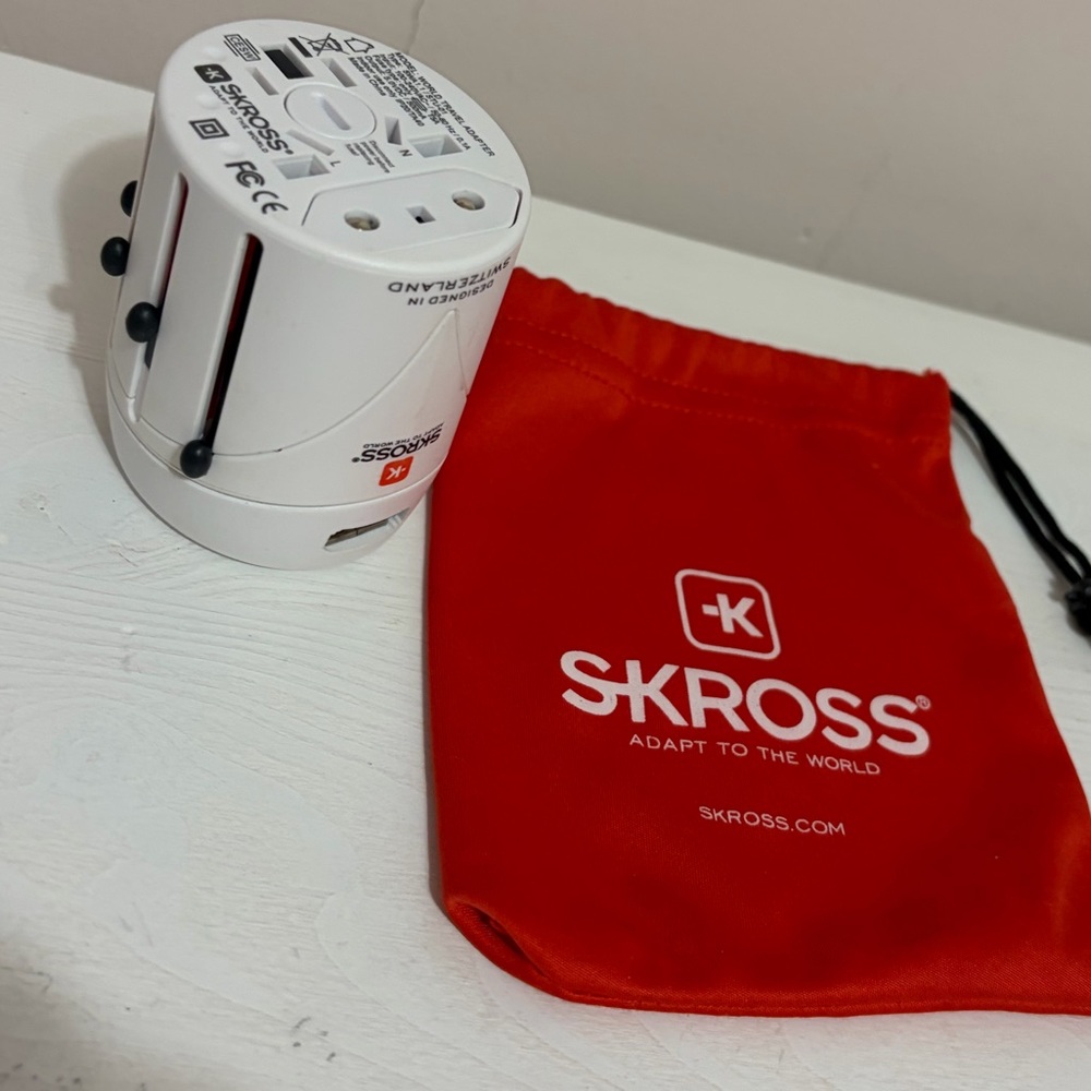 SKROSS Universal Travel Adapter